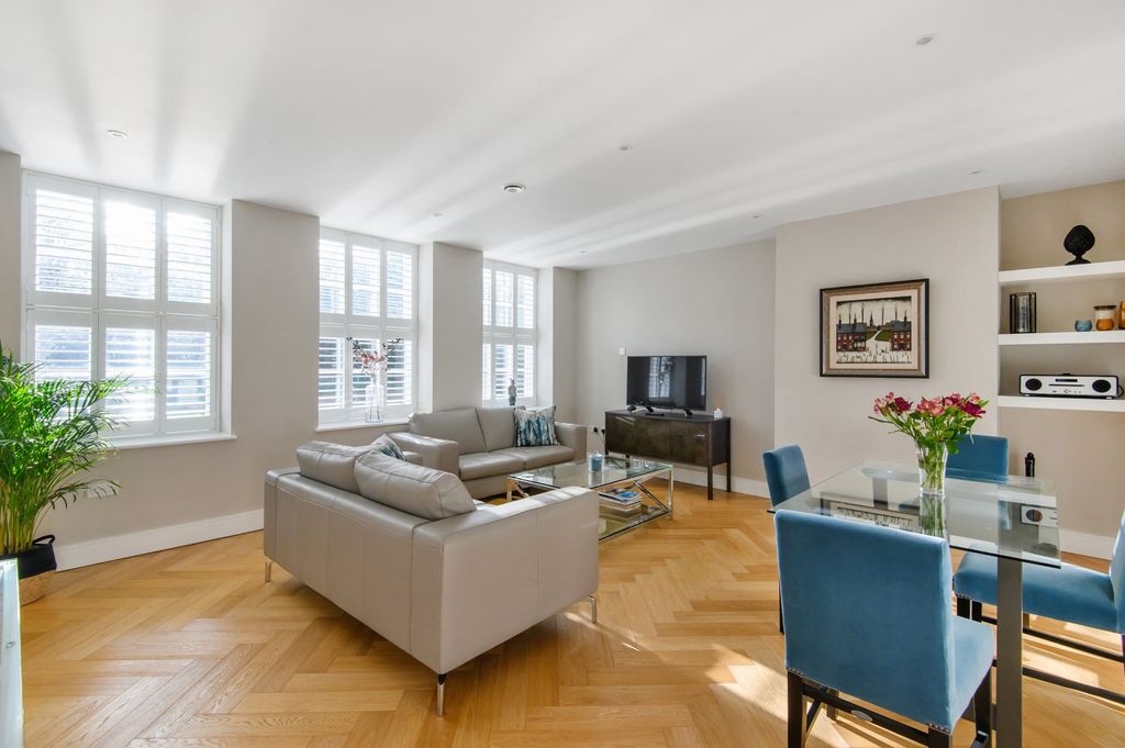 Property photo 3 of 16 Photo 03