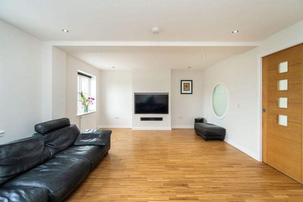 Property photo 2 of 47