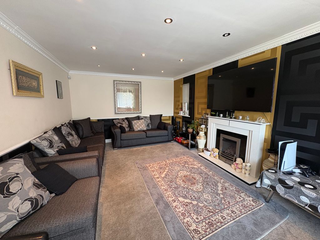 Property photo 2 of 31