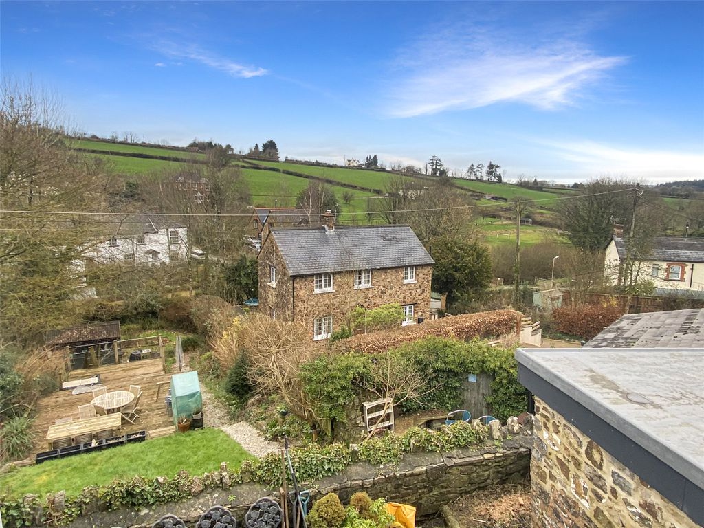 Property photo 2 of 12 Picture No. 11