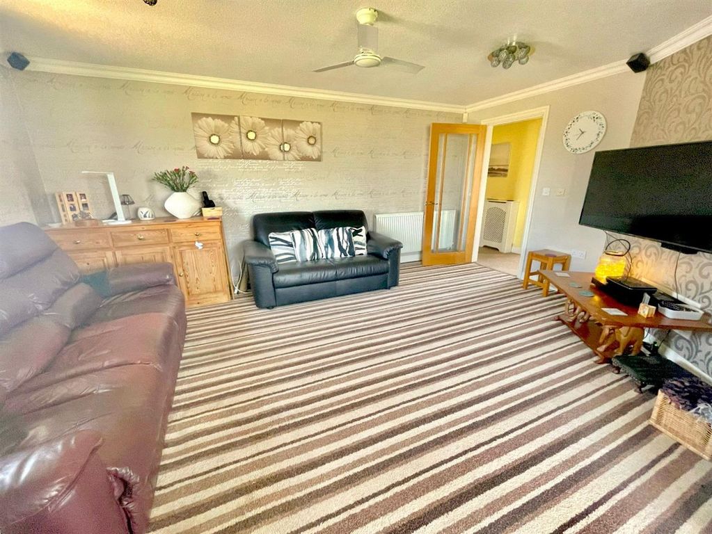 Property photo 3 of 45 Lounge (First Floor)