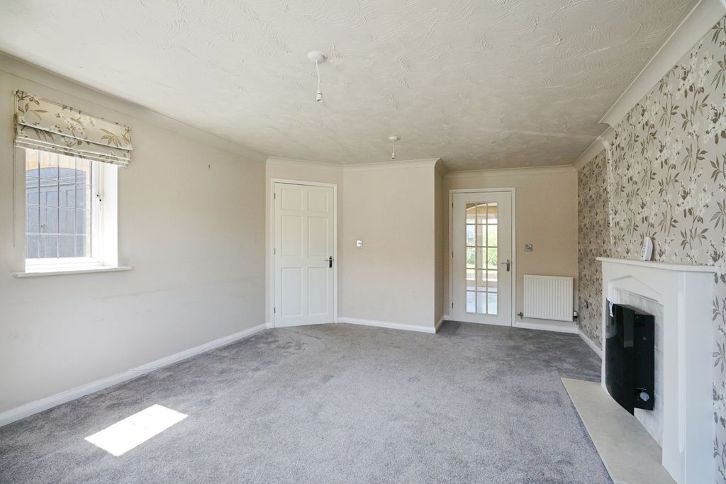 Property photo 2 of 17 Photo