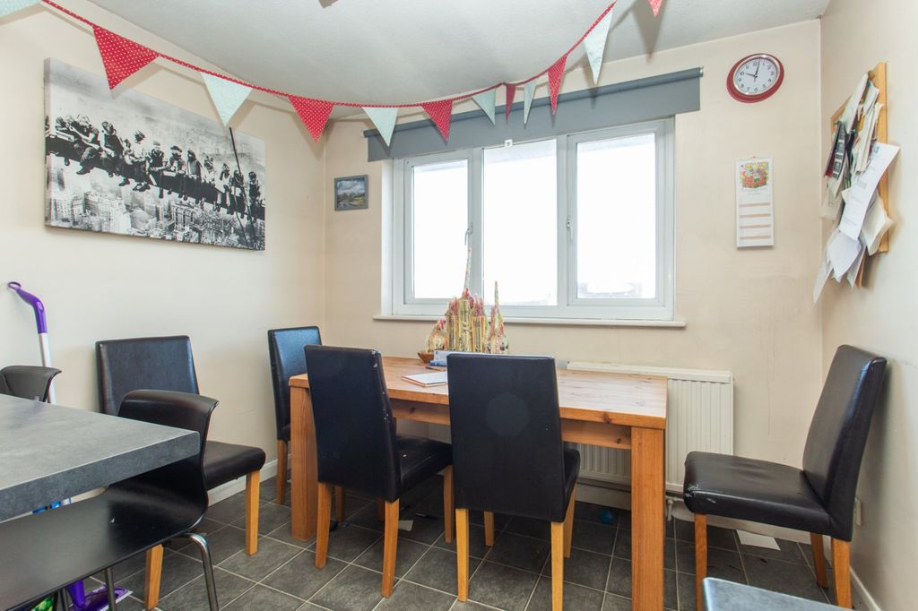 Property photo 3 of 12 Picture 3