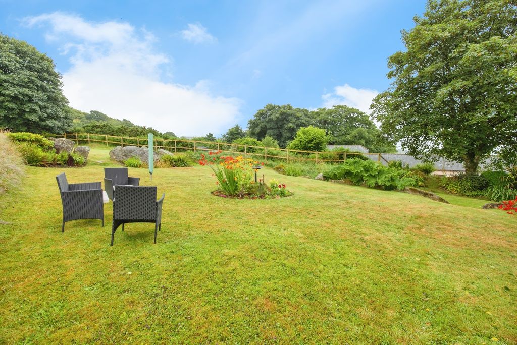 Property photo 2 of 17 Photo