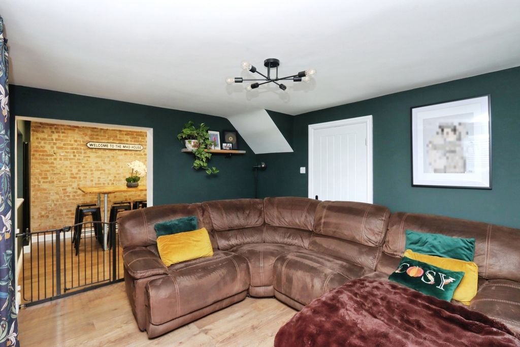 Property photo 3 of 20 Pbox-Img.Jpg