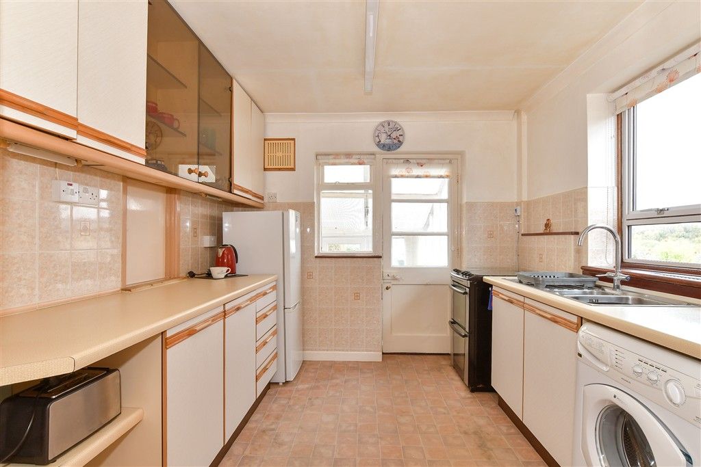 Property photo 3 of 17 Kitchen