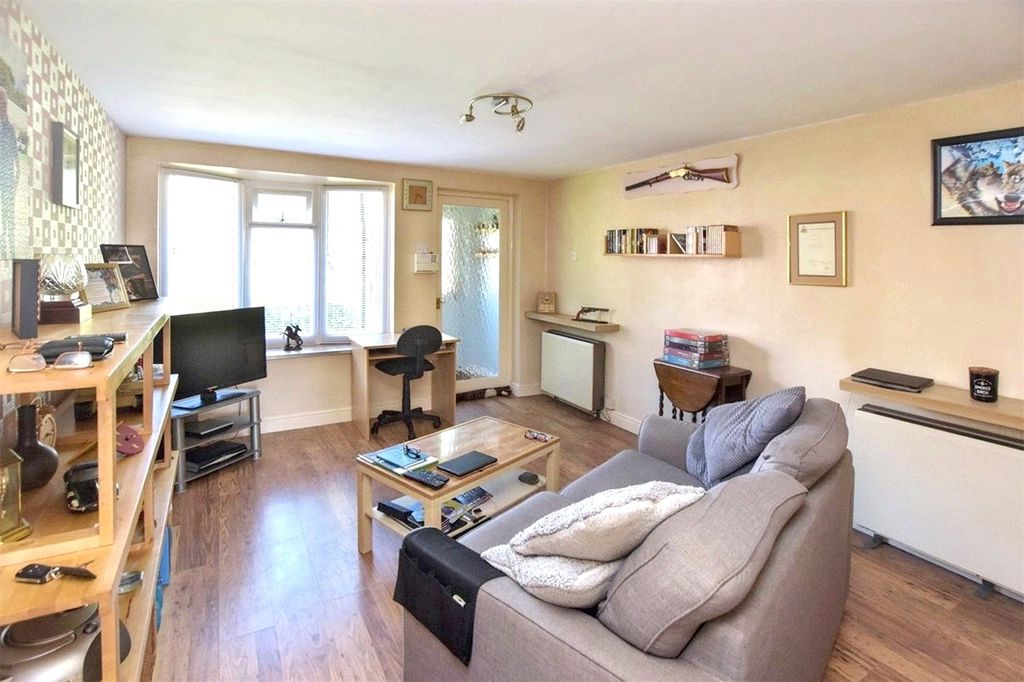 Property photo 2 of 15 Picture No. 28