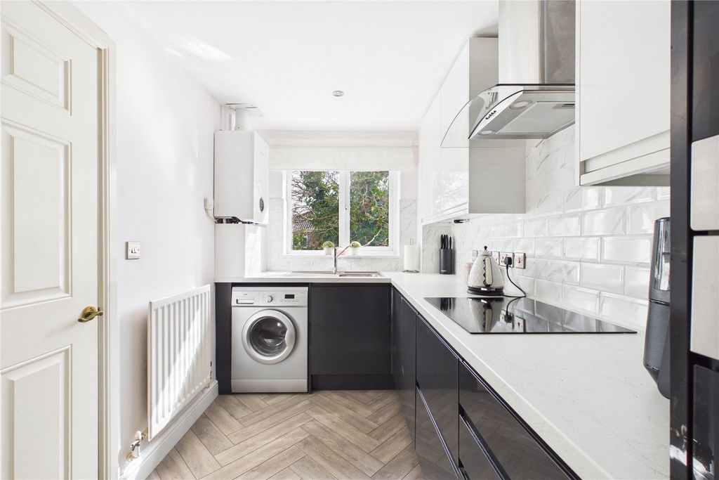 Property photo 3 of 8 Picture No. 16