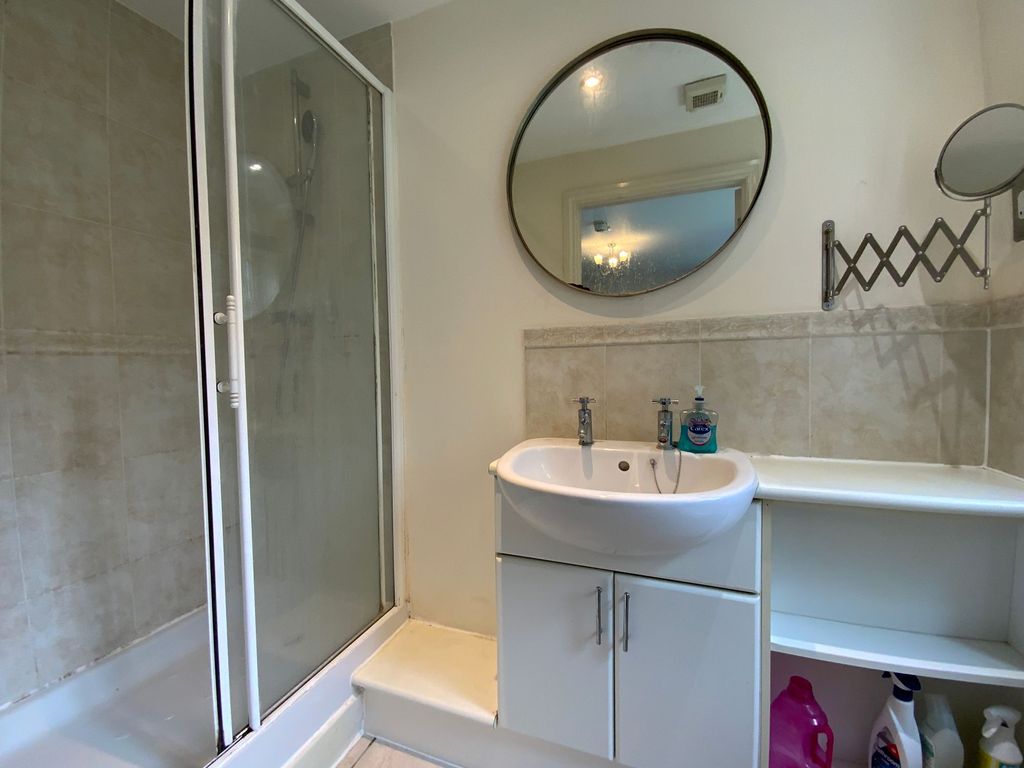 Property photo 3 of 7 Bedroom 2 Ensuite