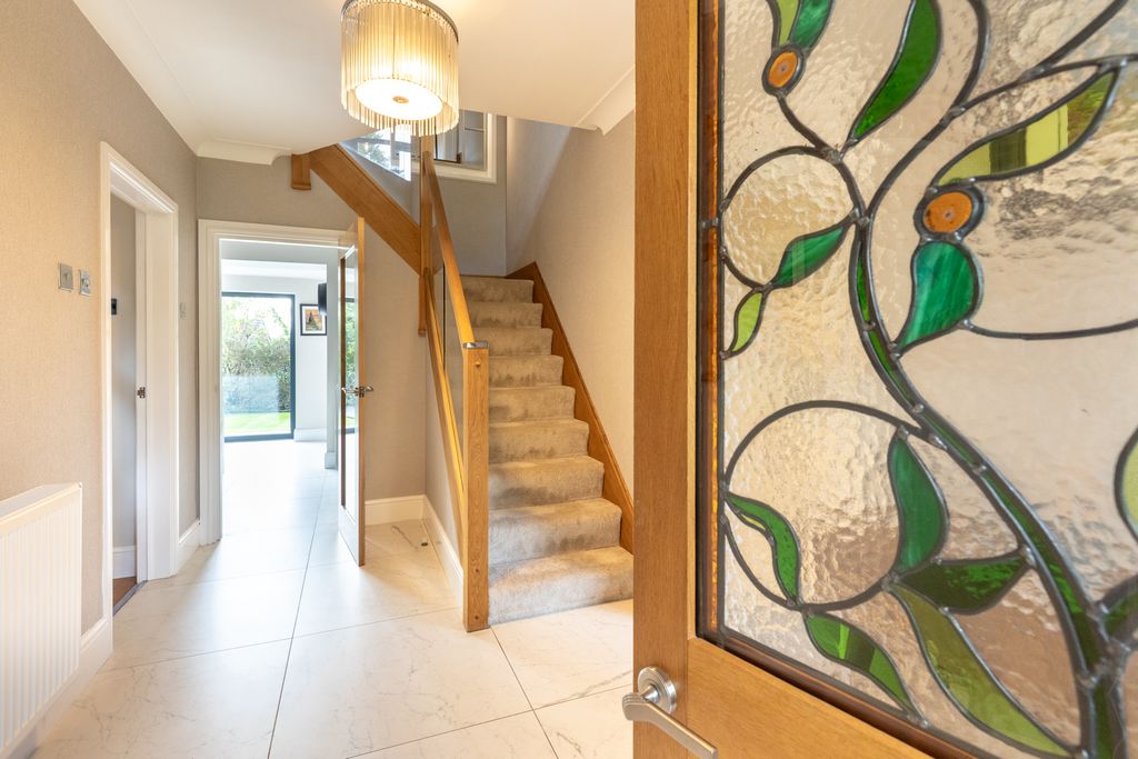 Property photo 3 of 33 Entrance Hall