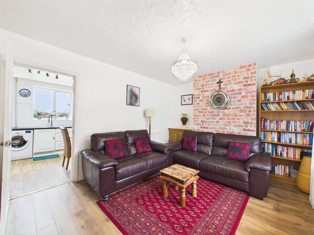 Property photo 2 of 19 Picture No. 15