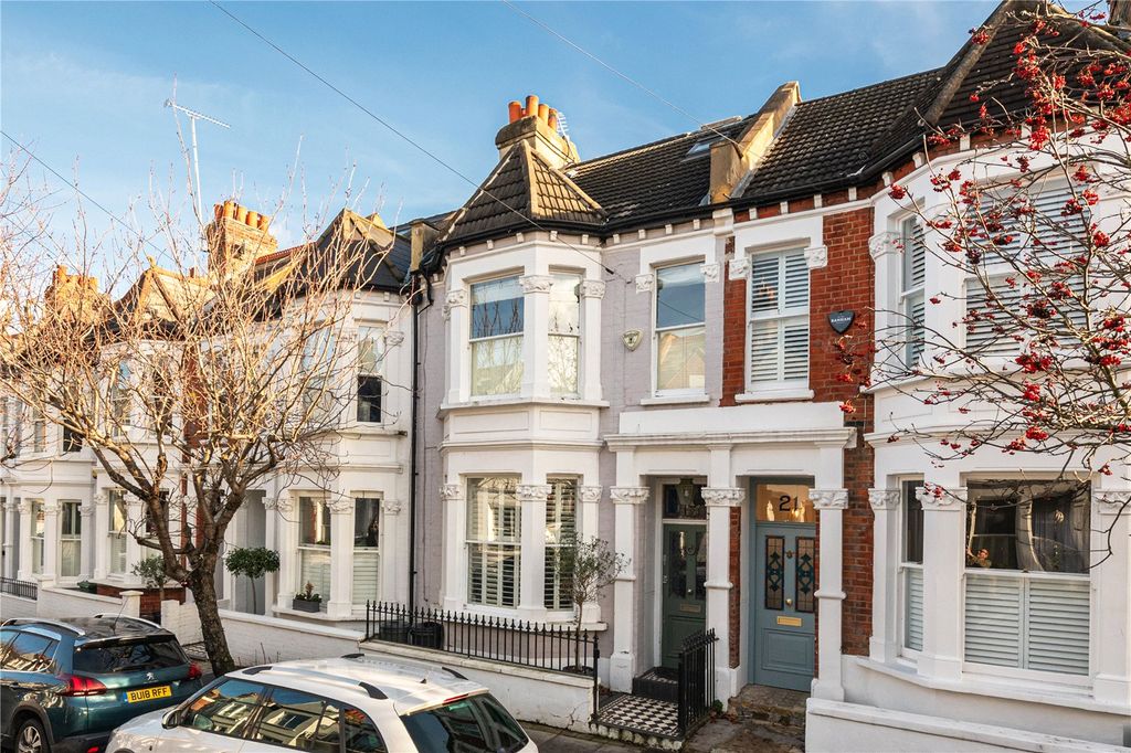 Property photo 1 of 17 Glendarvon Street