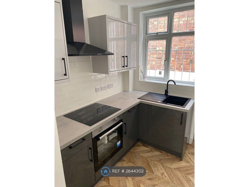 Property photo 3 of 16 Kitchen