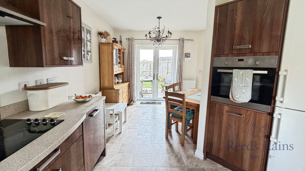 Property photo 3 of 14 Kitchen