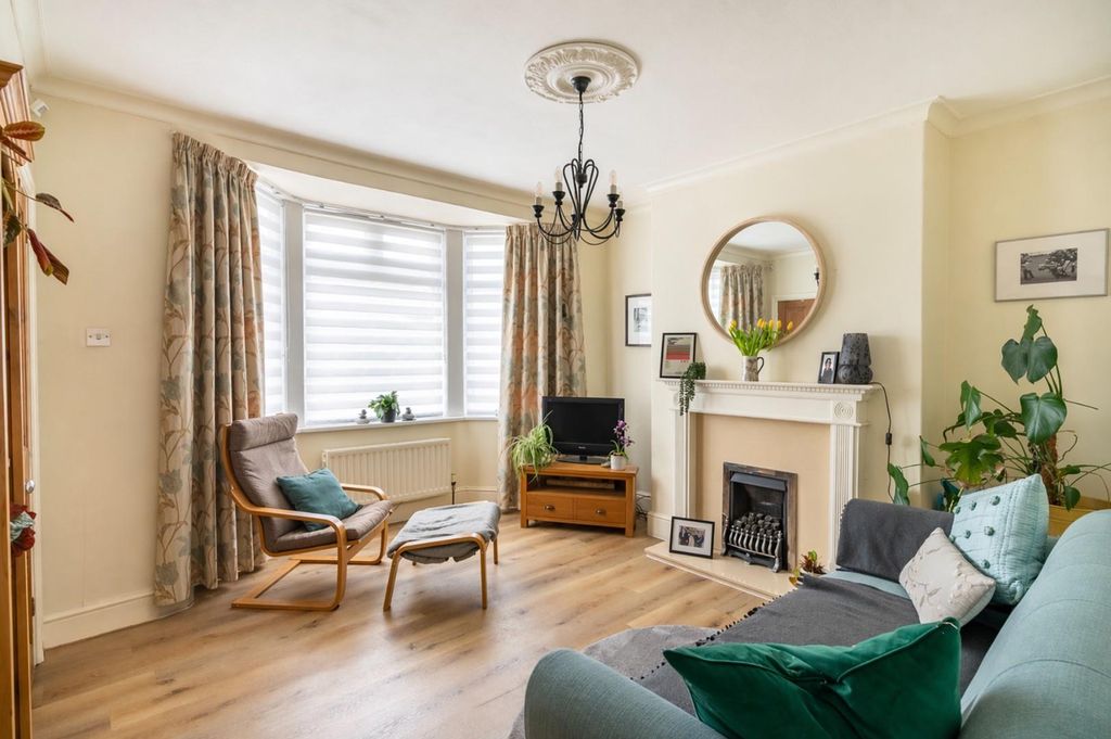 Property photo 3 of 18 Living Room