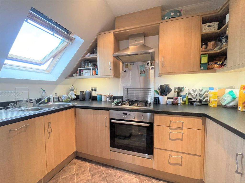 Property photo 3 of 8 Kitchen
