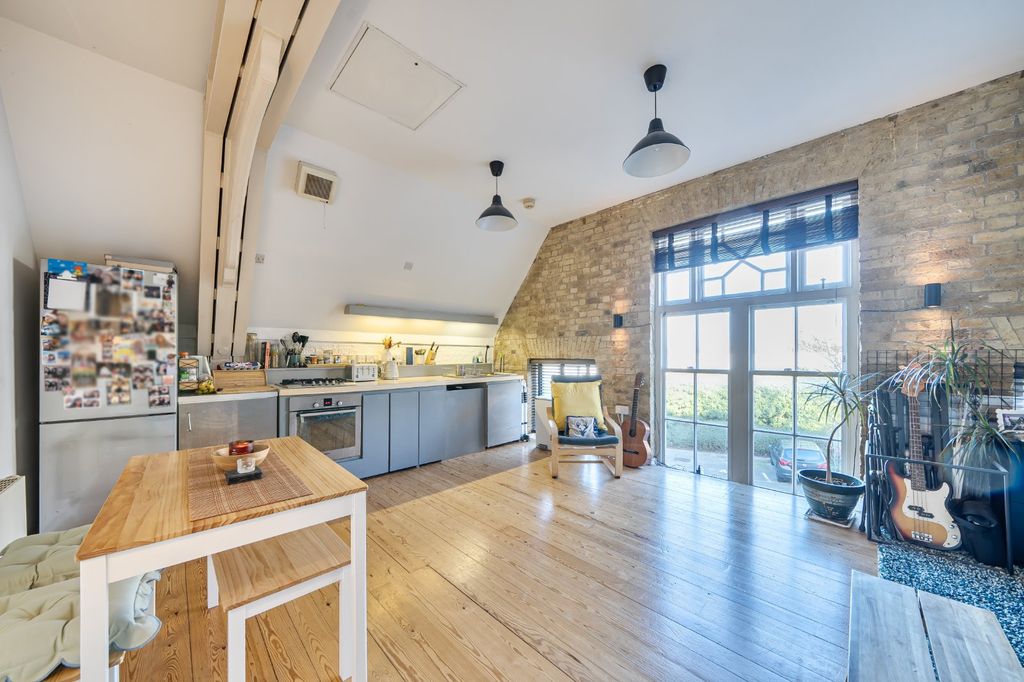 Property photo 1 of 18 Reception/Kitchen