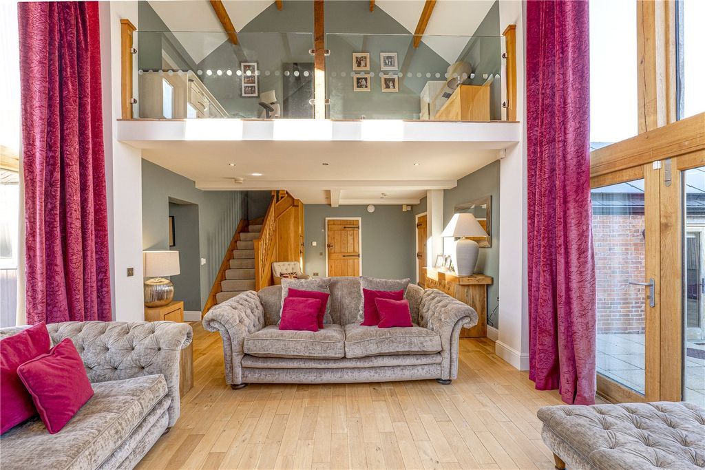 Property photo 3 of 17 Sitting Room