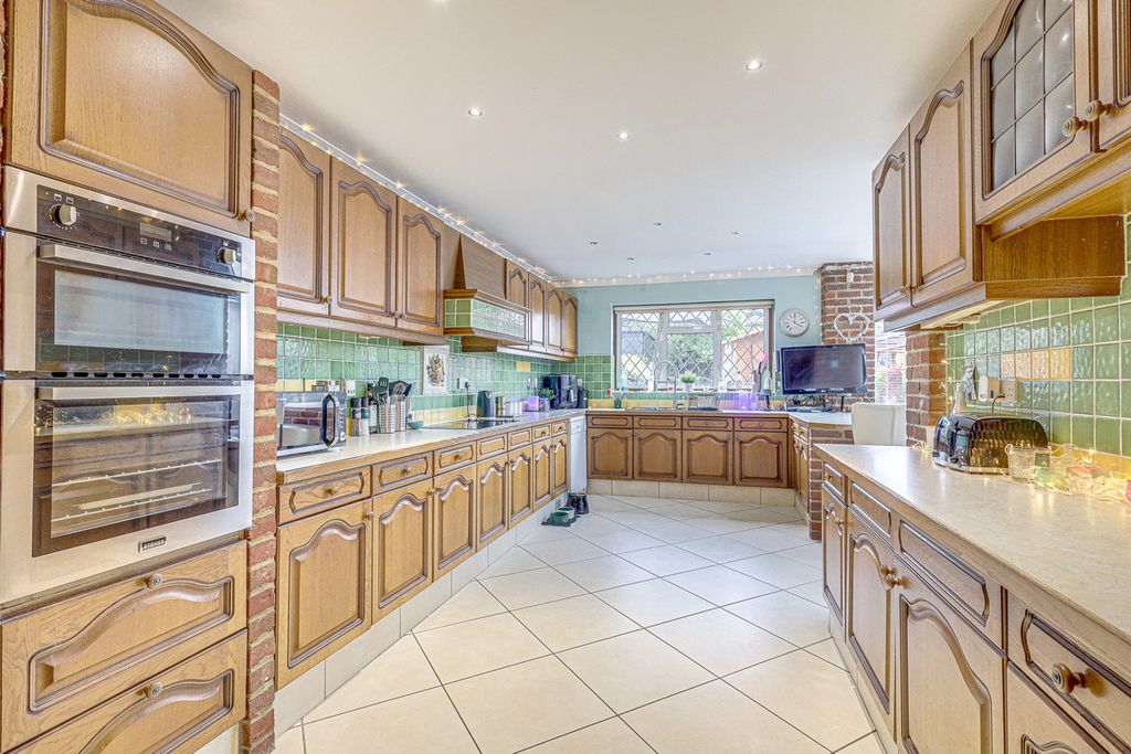 Property photo 3 of 23