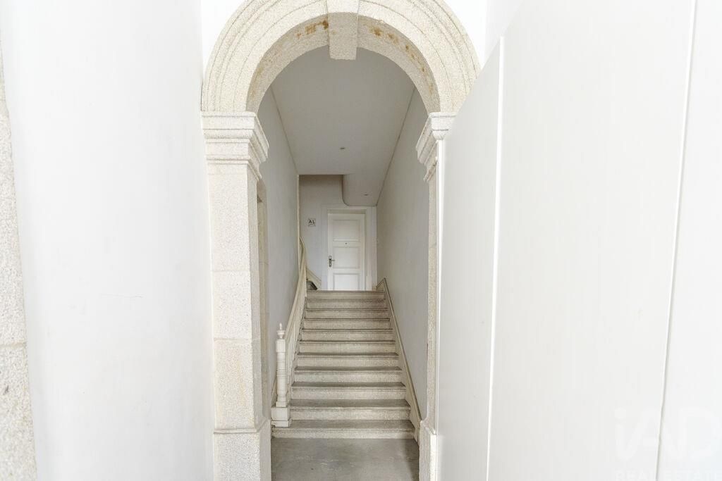Property photo 2 of 32