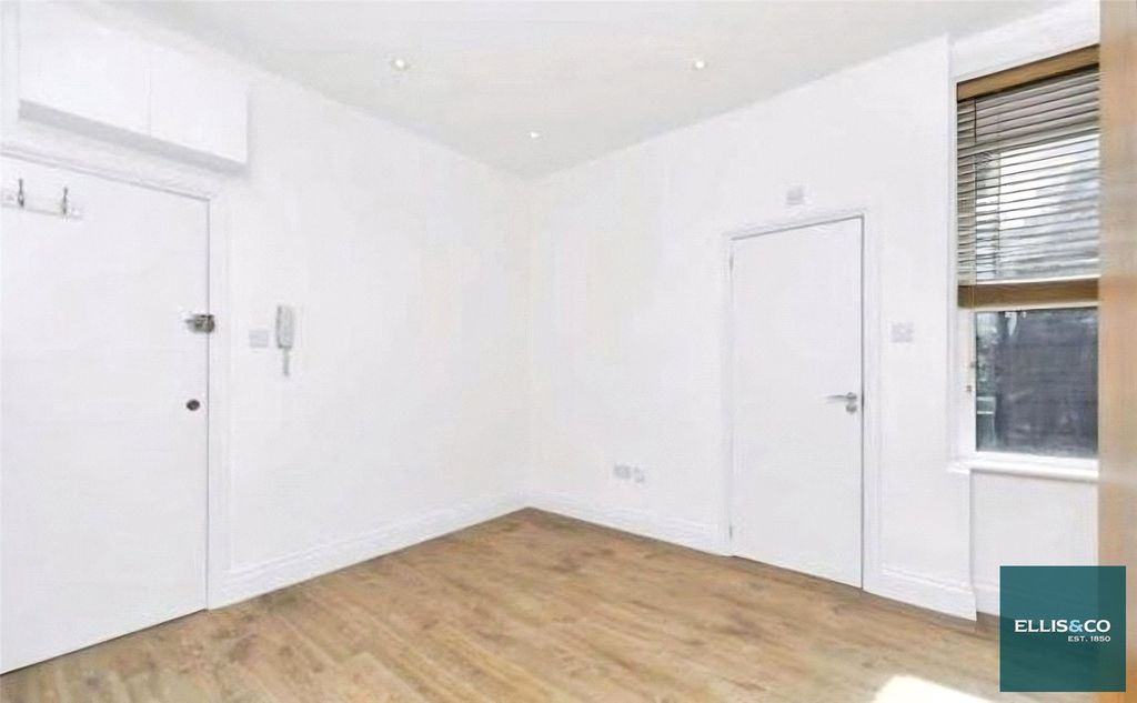 Property photo 3 of 5 Picture No. 11