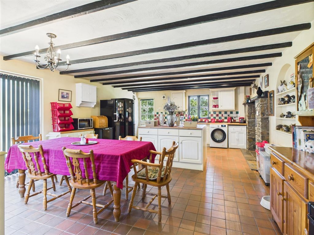 Property photo 3 of 38 Cam05474G0-Pr0014-Still004.Jpg