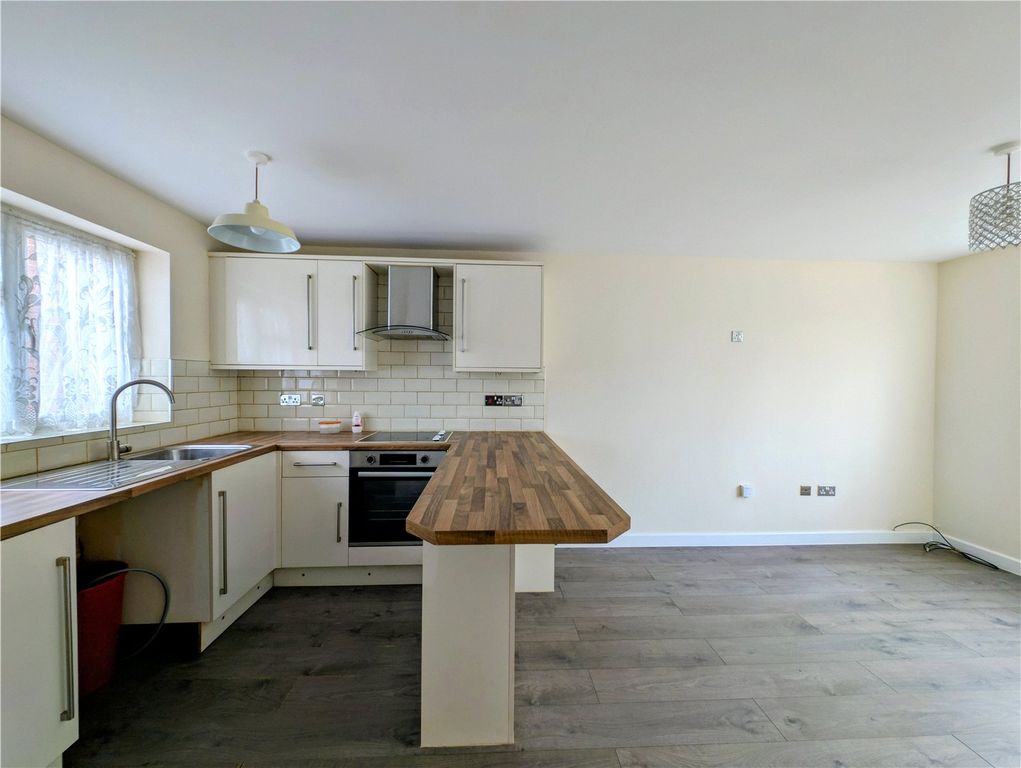 Property photo 2 of 8 Picture No. 16