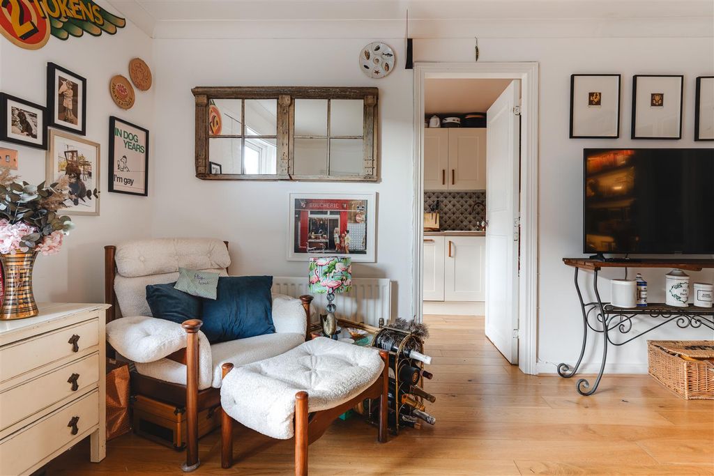 Property photo 1 of 25 Victoria Park Road-17.Jpg