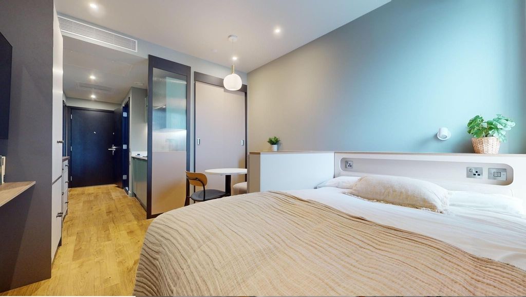 Property photo 1 of 19 Bedroom