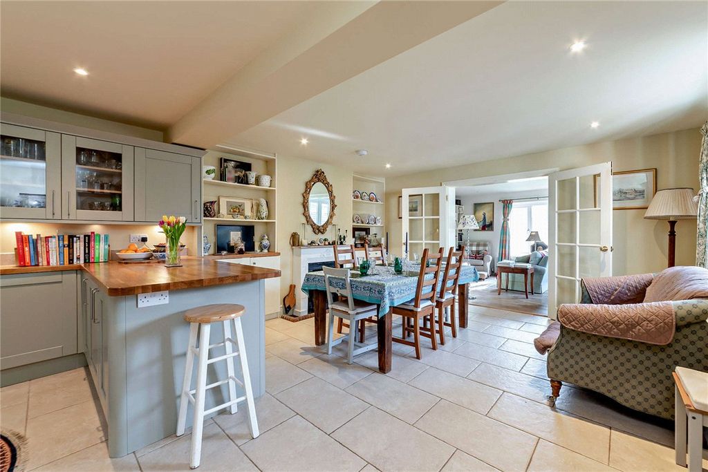 Property photo 2 of 34 Picture No. 23