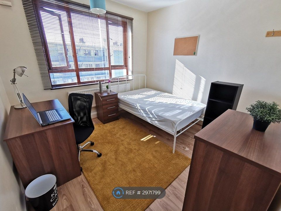 Property photo 3 of 11 Bedroom 2