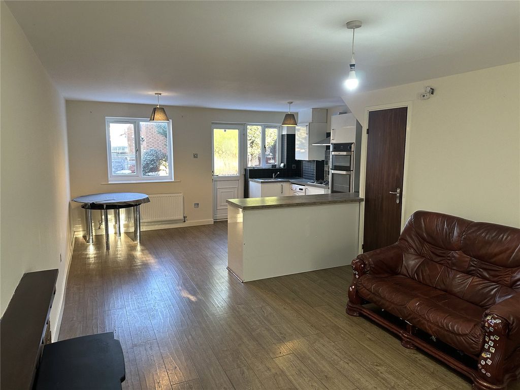 Property photo 3 of 14 Picture No. 16