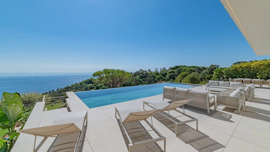 Property photo 1 of 20 Super-Cannes - Exceptional Villa - Enchanting Sea View
