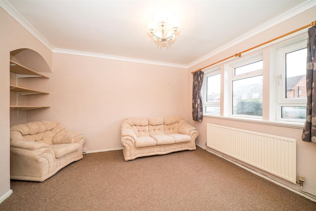 Property photo 2 of 16 Lounge