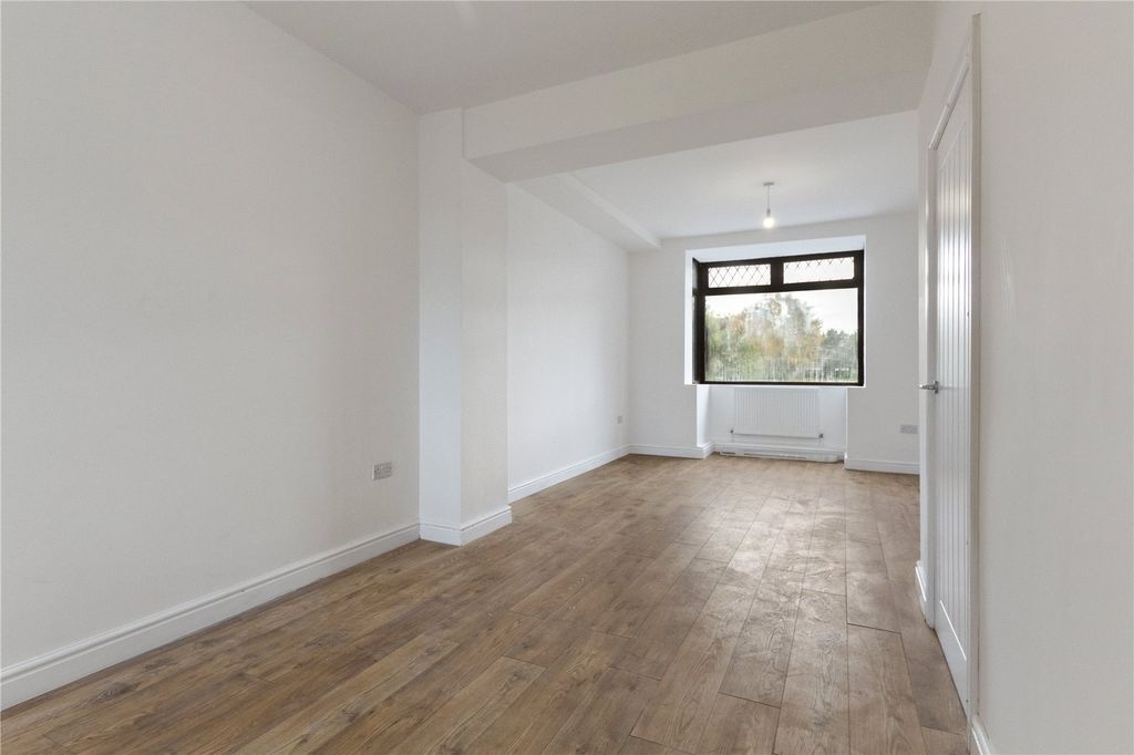 Property photo 3 of 10 Picture No. 06