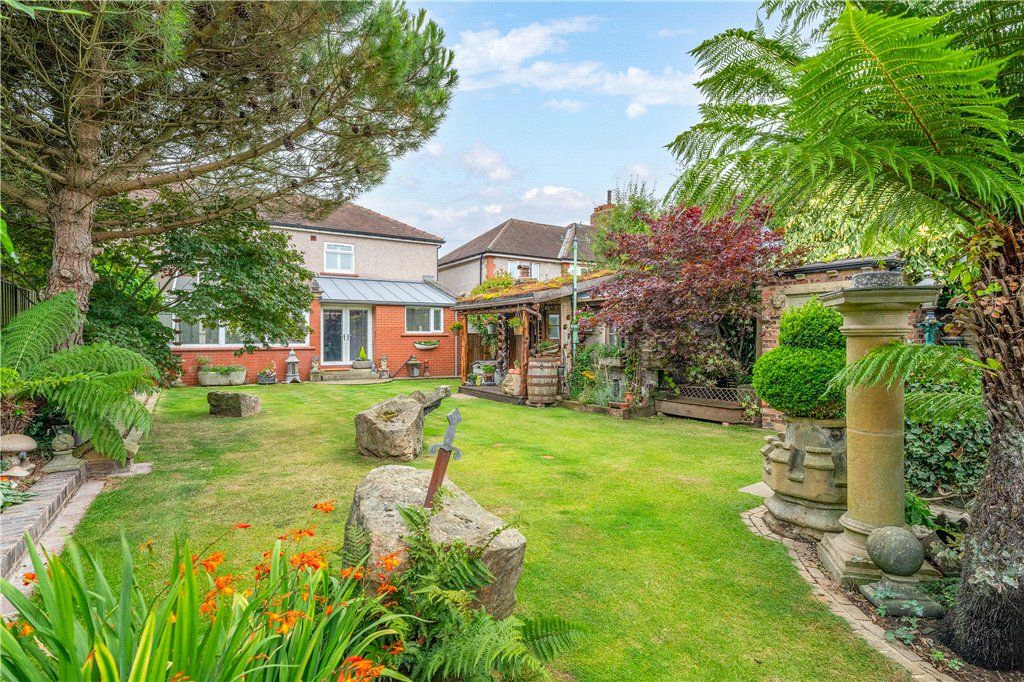 Property photo 2 of 22 Lovely Garden