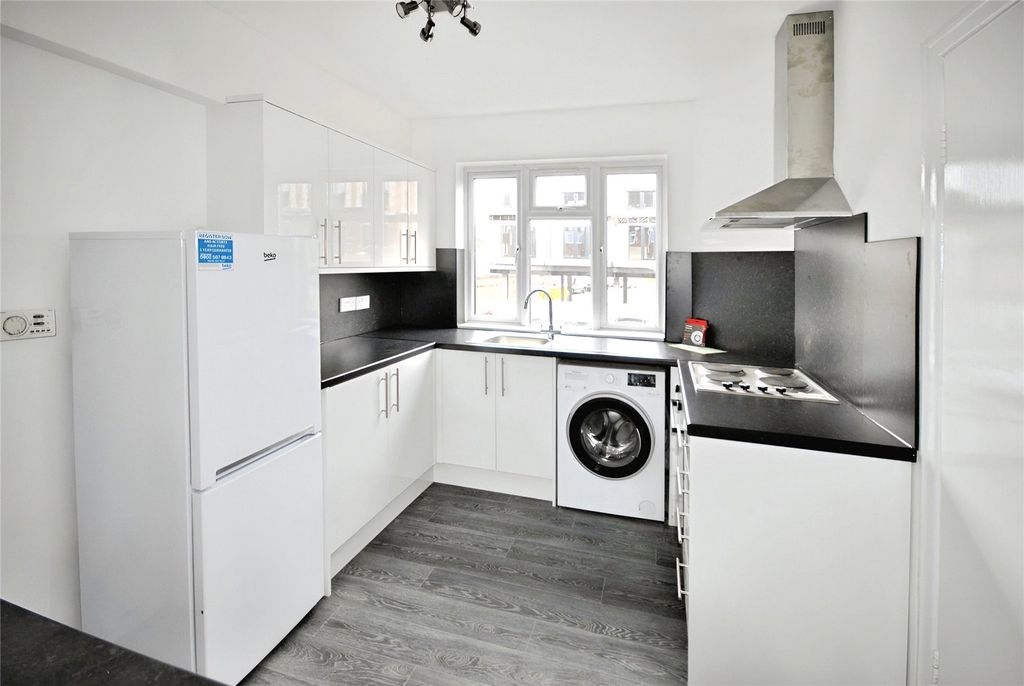 Property photo 2 of 8 Kitchen