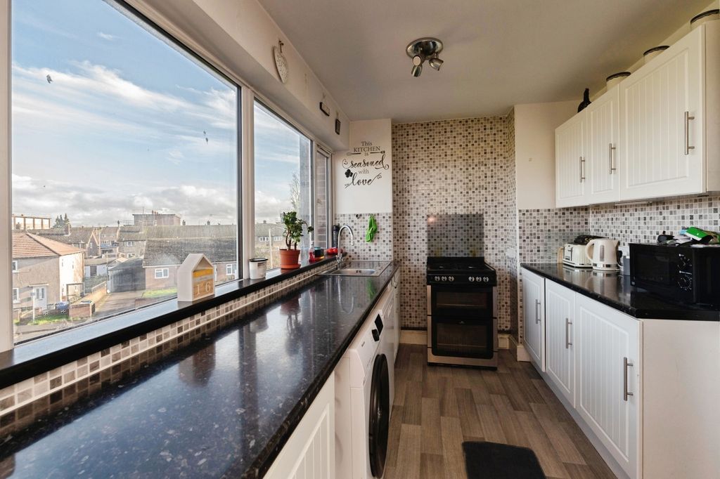 Property photo 3 of 18 Picture