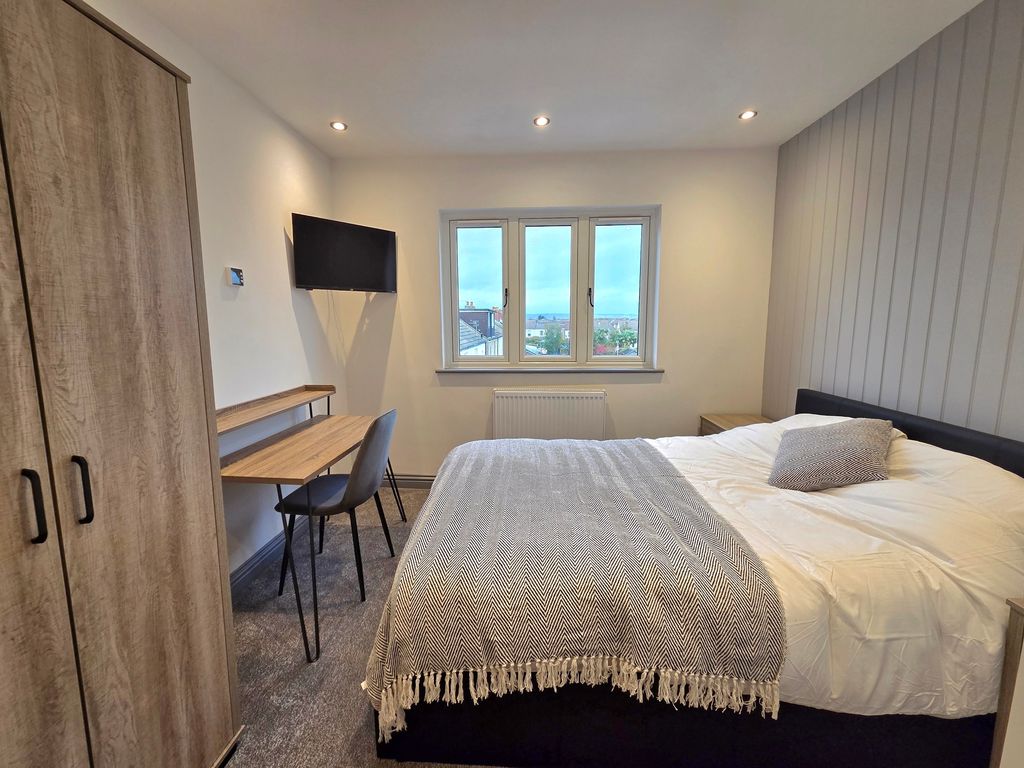 Property photo 2 of 18 Image