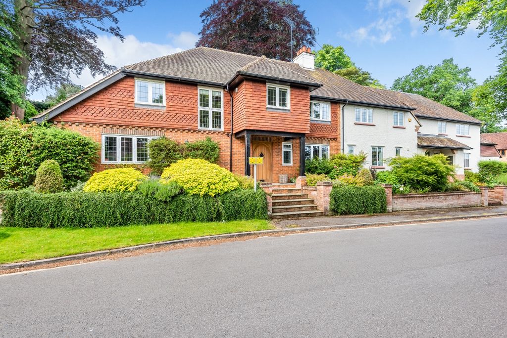 Property photo 1 of 13 Priory Road