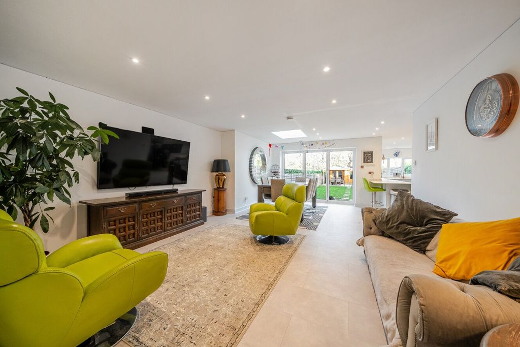 Property photo 2 of 21 Picture No. 12