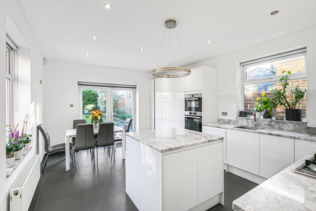 Property photo 3 of 19 11_44513