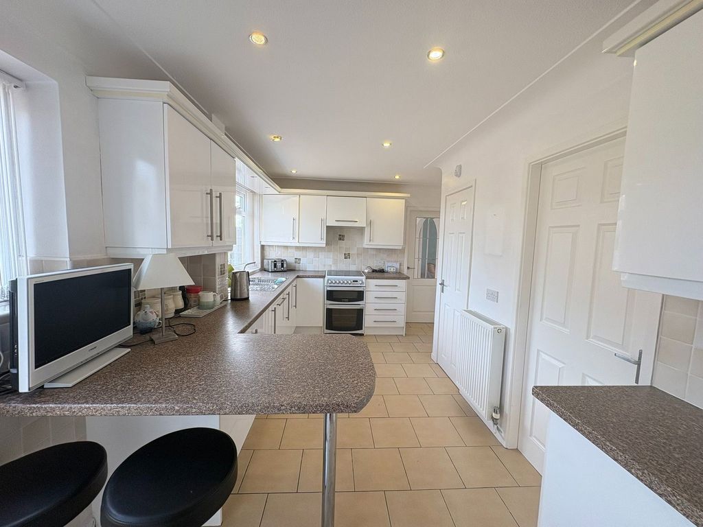 Property photo 3 of 36