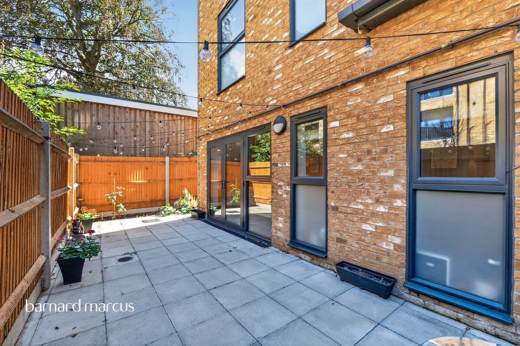 Property photo 3 of 15