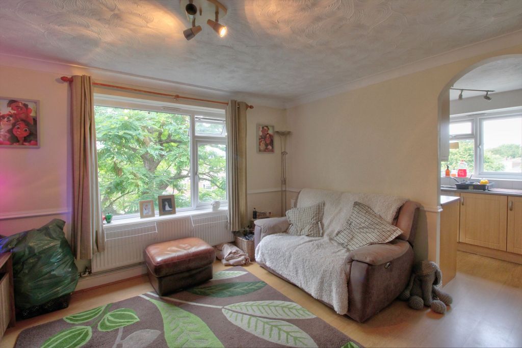 Property photo 2 of 8