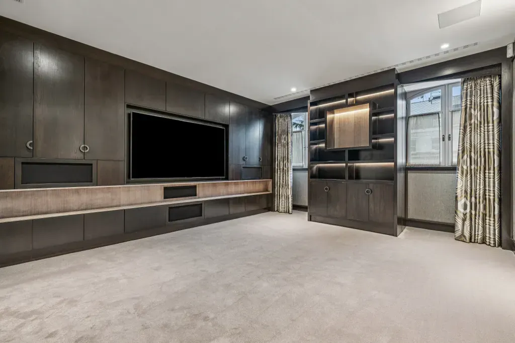 Property photo 3 of 25