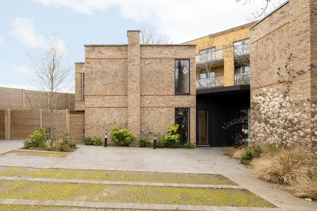 Property photo 2 of 18