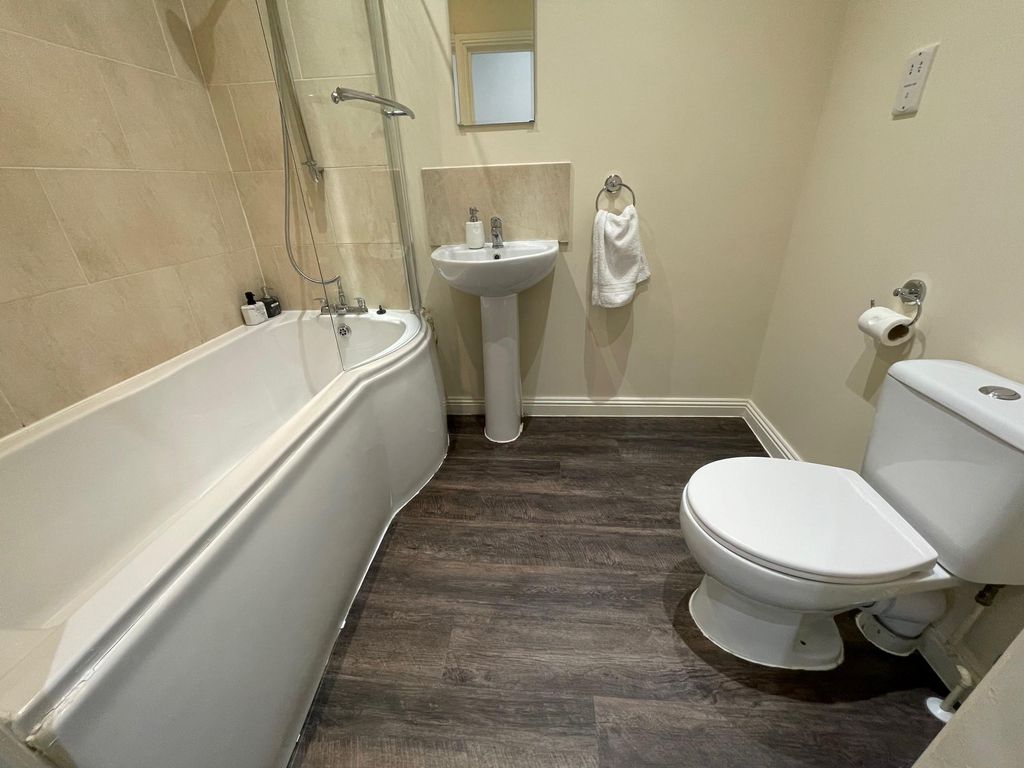 Property photo 3 of 16 Bathroom