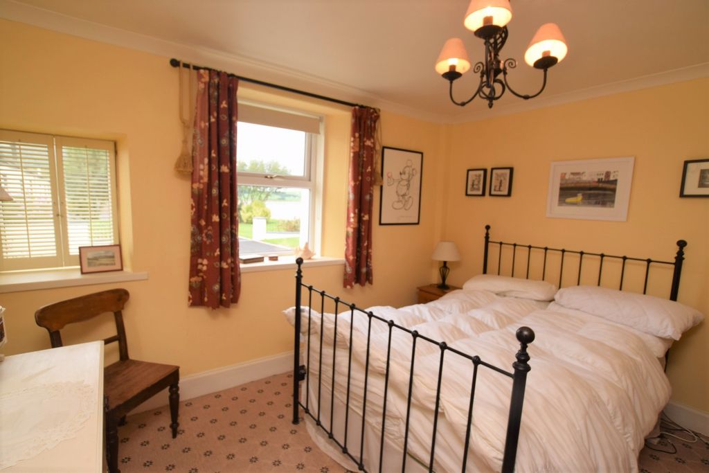 Property photo 3 of 27