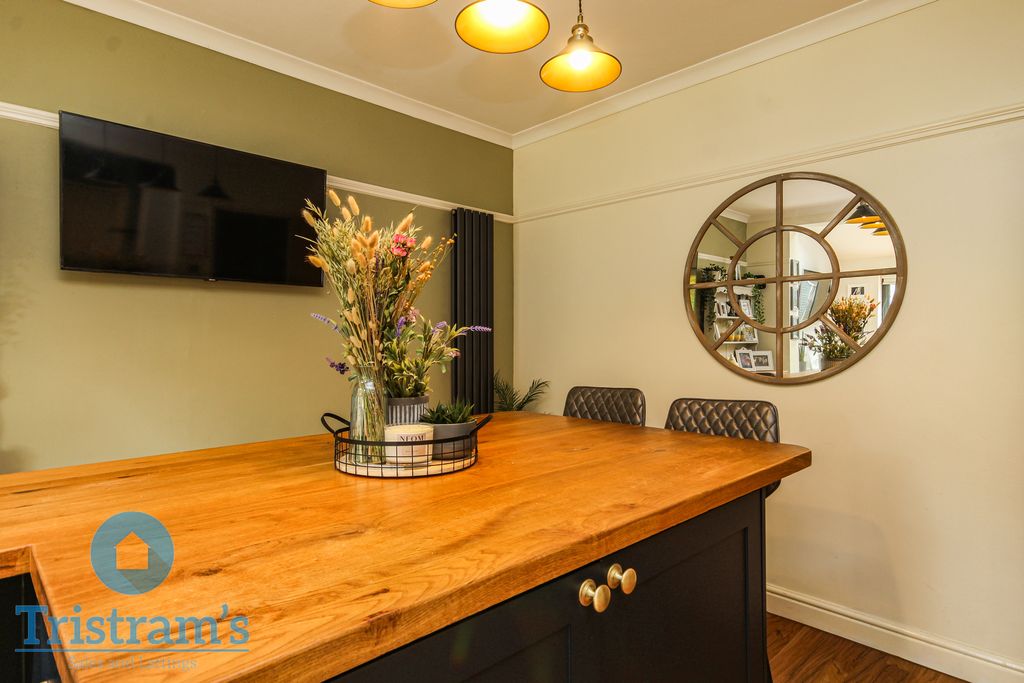 Property photo 3 of 32